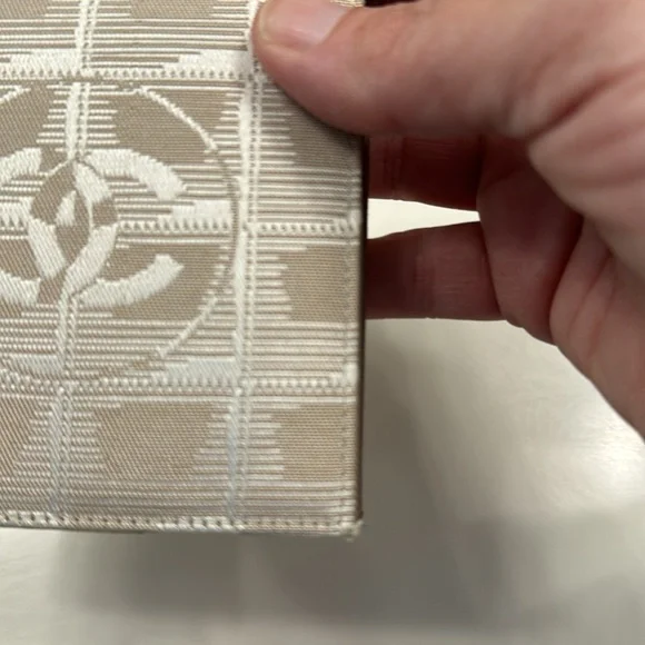 Chanel - Cloth Bifold wallet - great condition AUTHENTIC - Picture 10 of 15